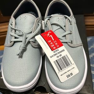 Under Armor woman’s size 7 street encounter gray sneakers